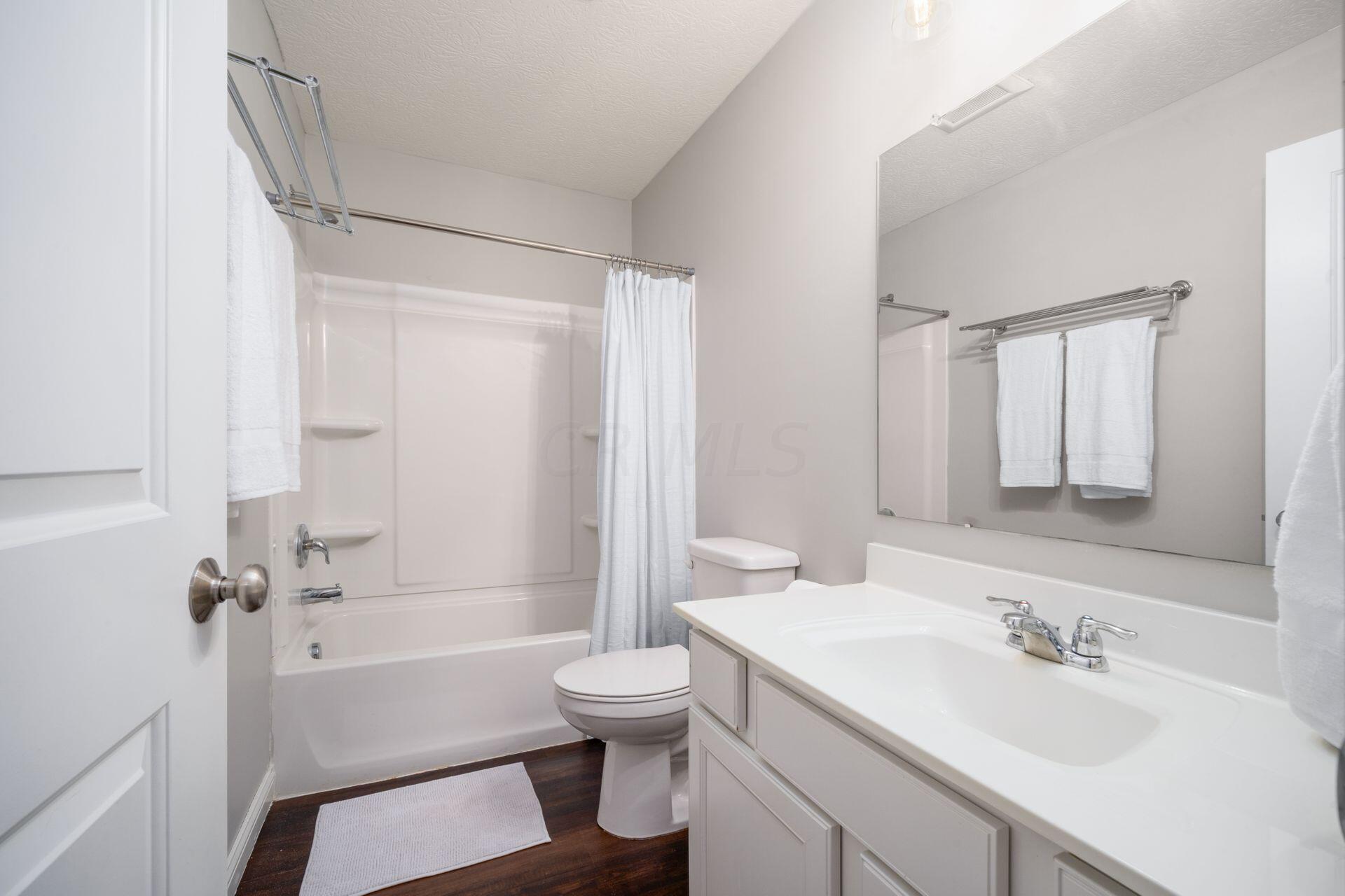 3927 Trail Ridge Drive Columbus, OH 43228 - Photo 7 of 54 Full Bath