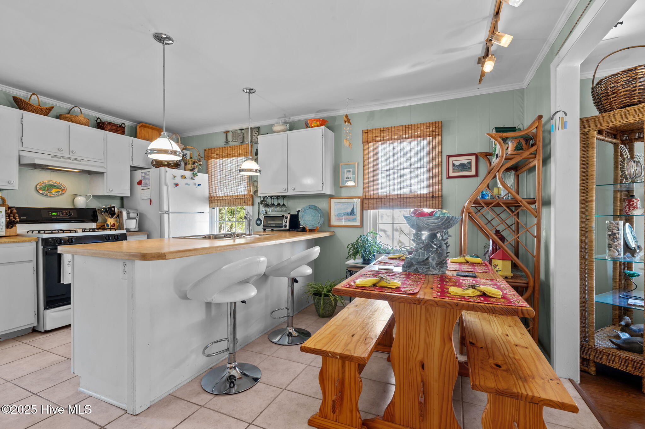 1112 Shepard Street Morehead City, NC 28557 - Photo 9 of 53 Kitchen/Dining Area