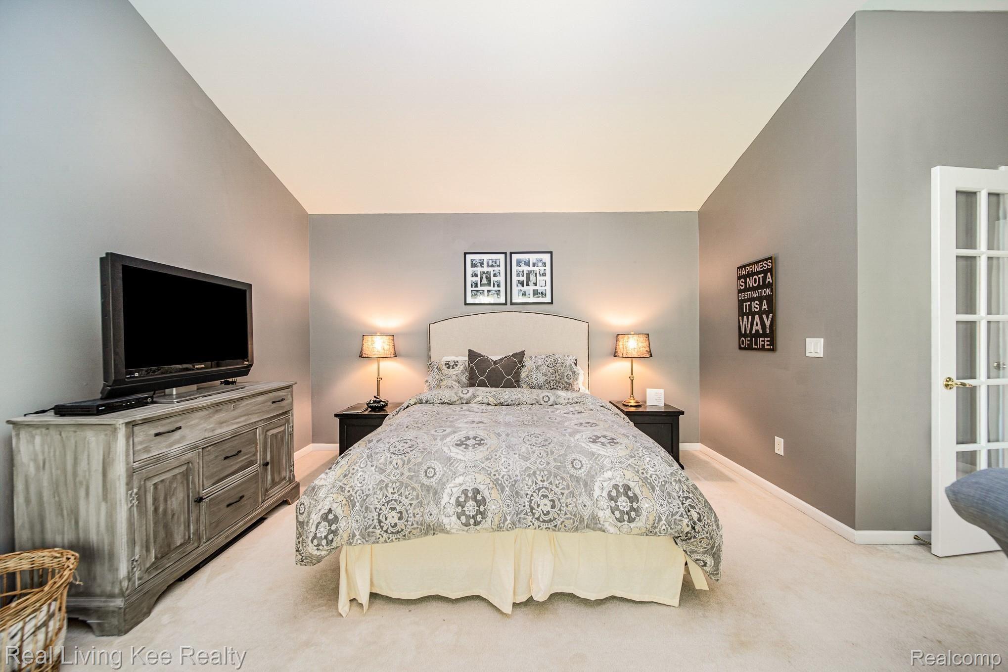 560 Bedlington Drive Rochester, MI 48307 - Photo 29 of 31 Large Bedroom 3