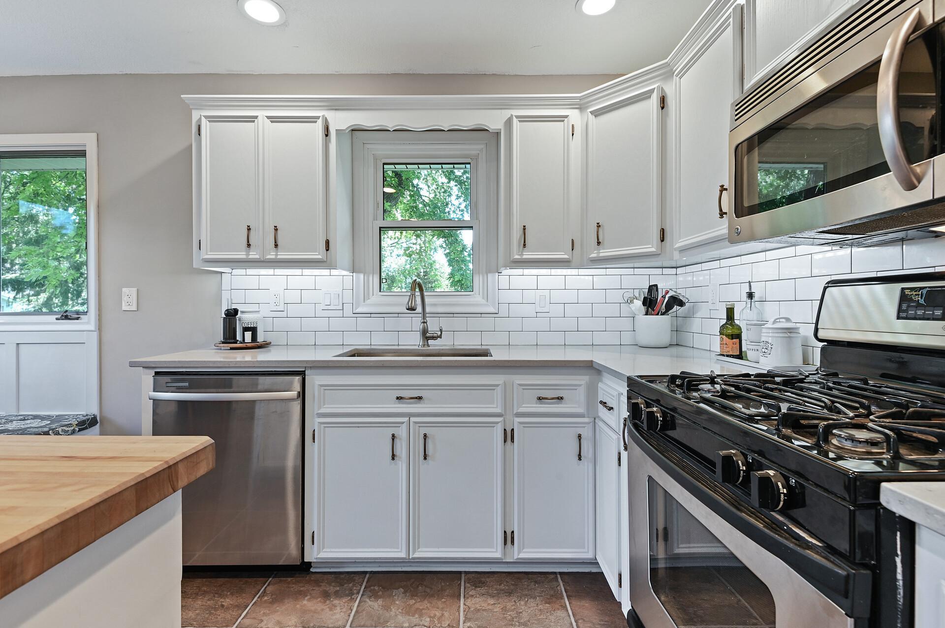 9919 Little Road Bloomington, MN 55437 - Photo 10 of 48 Gallery Image 10