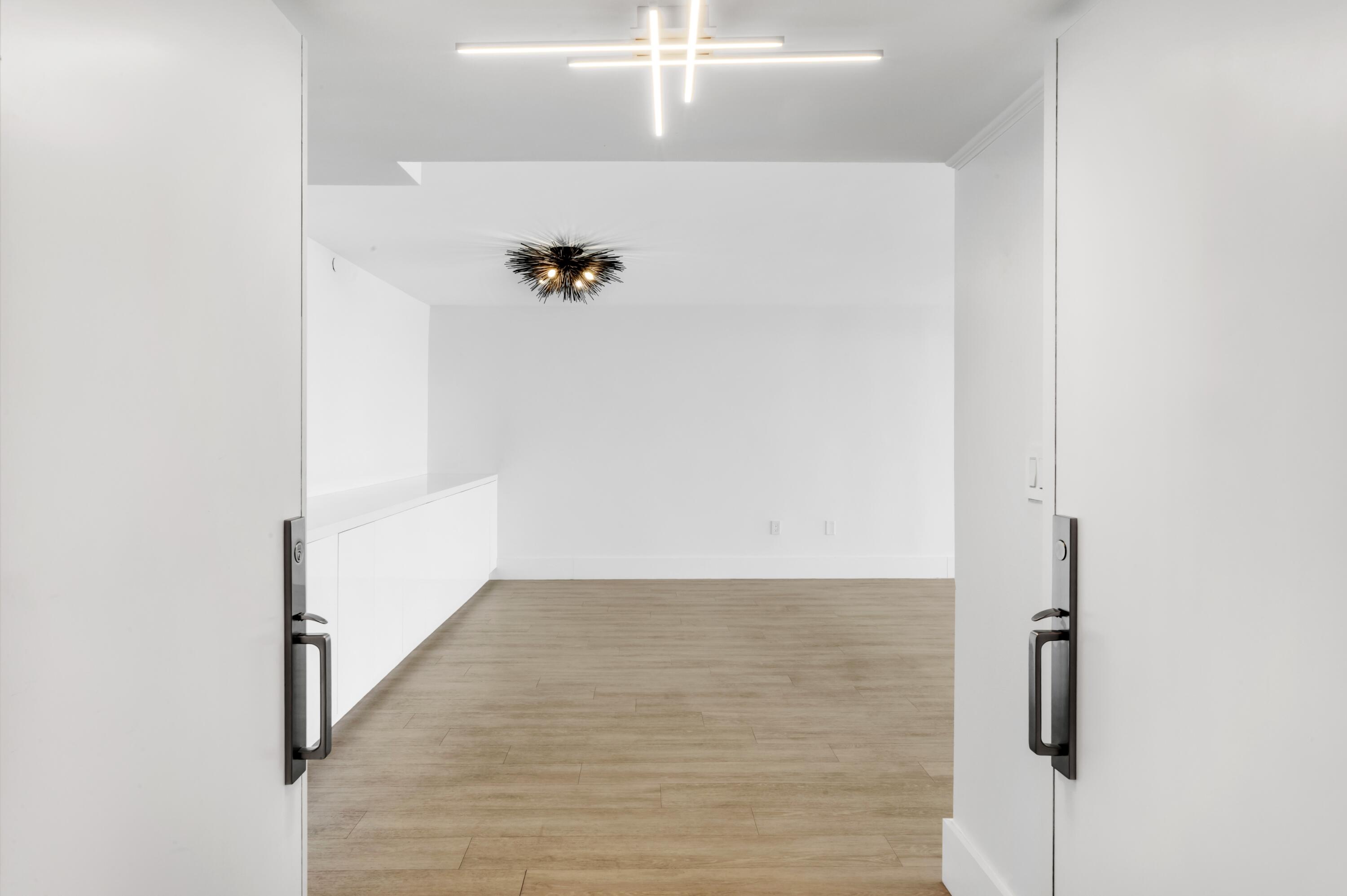 1800 South Ocean Boulevard, Unit 7C Boca Raton, FL 33432 - Photo 5 of 31 FOYER TO GREAT ROOM