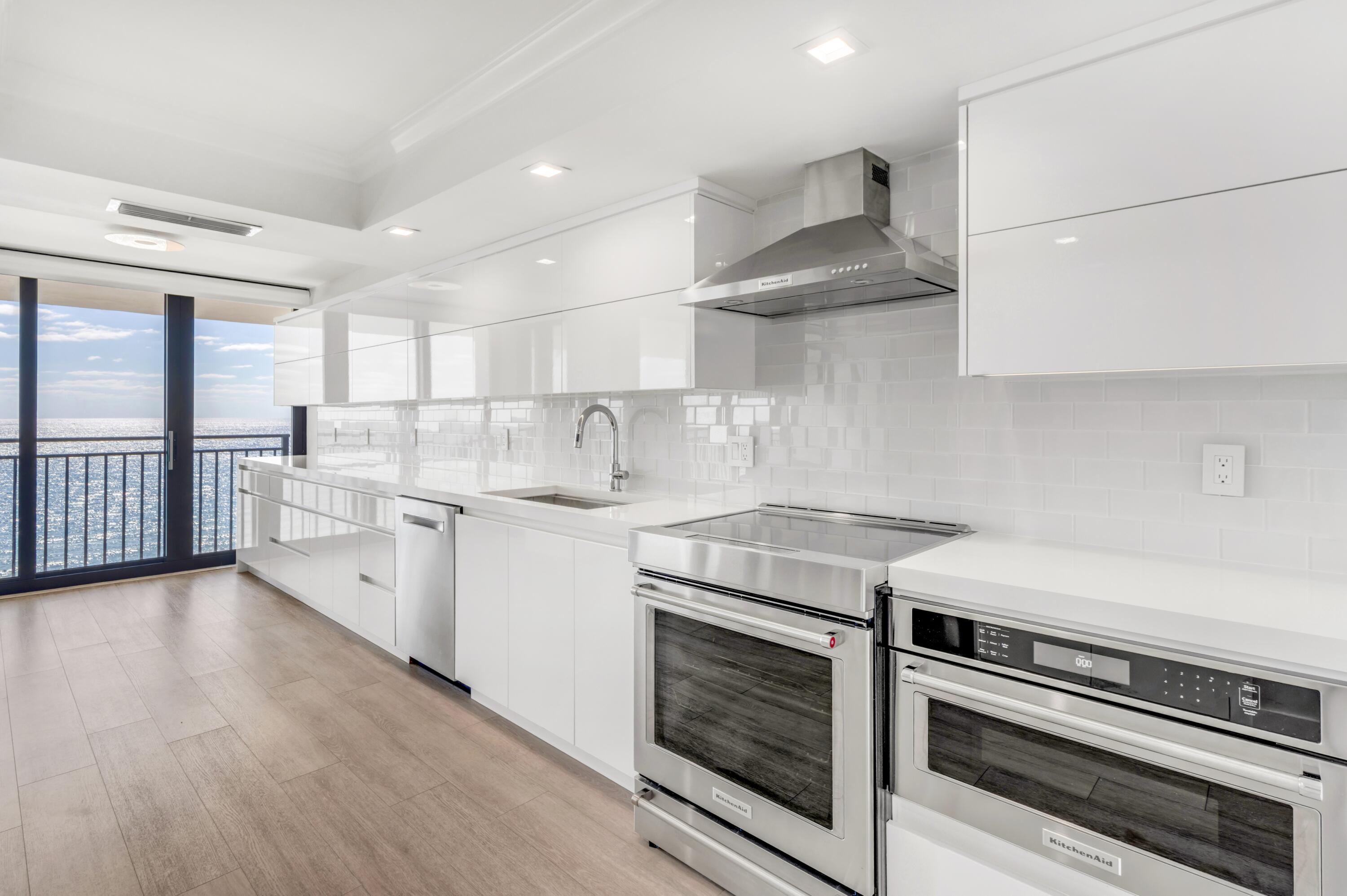 1800 South Ocean Boulevard, Unit 7C Boca Raton, FL 33432 - Photo 10 of 31 KITCHEN TO OCEAN