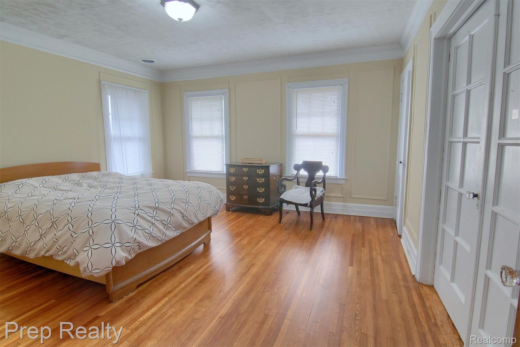 2000 Atkinson Street Detroit, MI 48206 - Photo 16 of 27 17-Master Bedroom.jpg