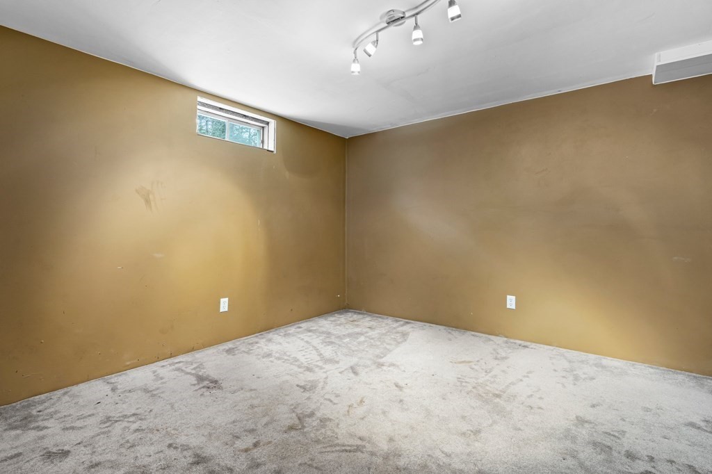64 Gardner Road Winchendon, MA 01475 - Photo 28 of 40 a view of an empty room