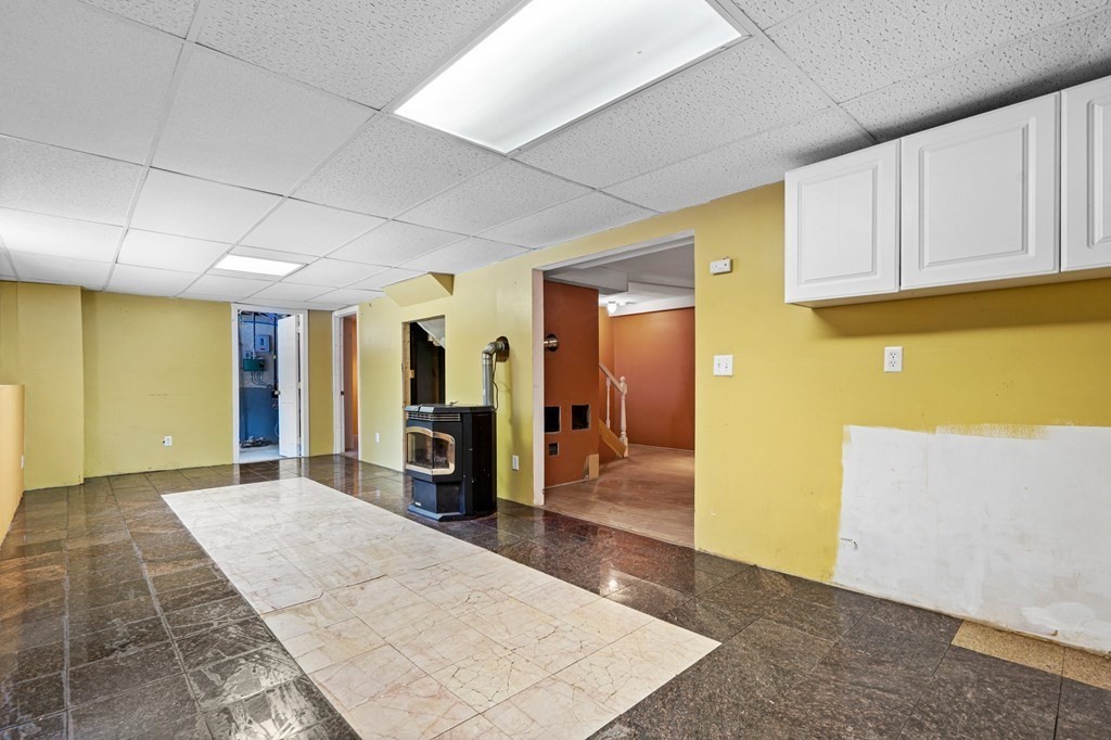 64 Gardner Road Winchendon, MA 01475 - Photo 32 of 40 a very nice looking room with a large window