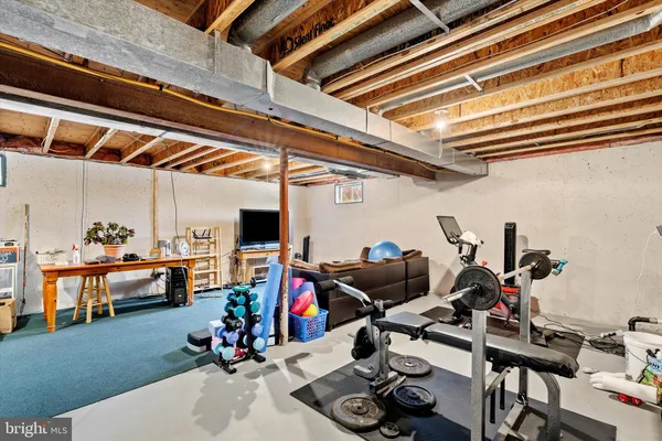 a view of walk in garage
