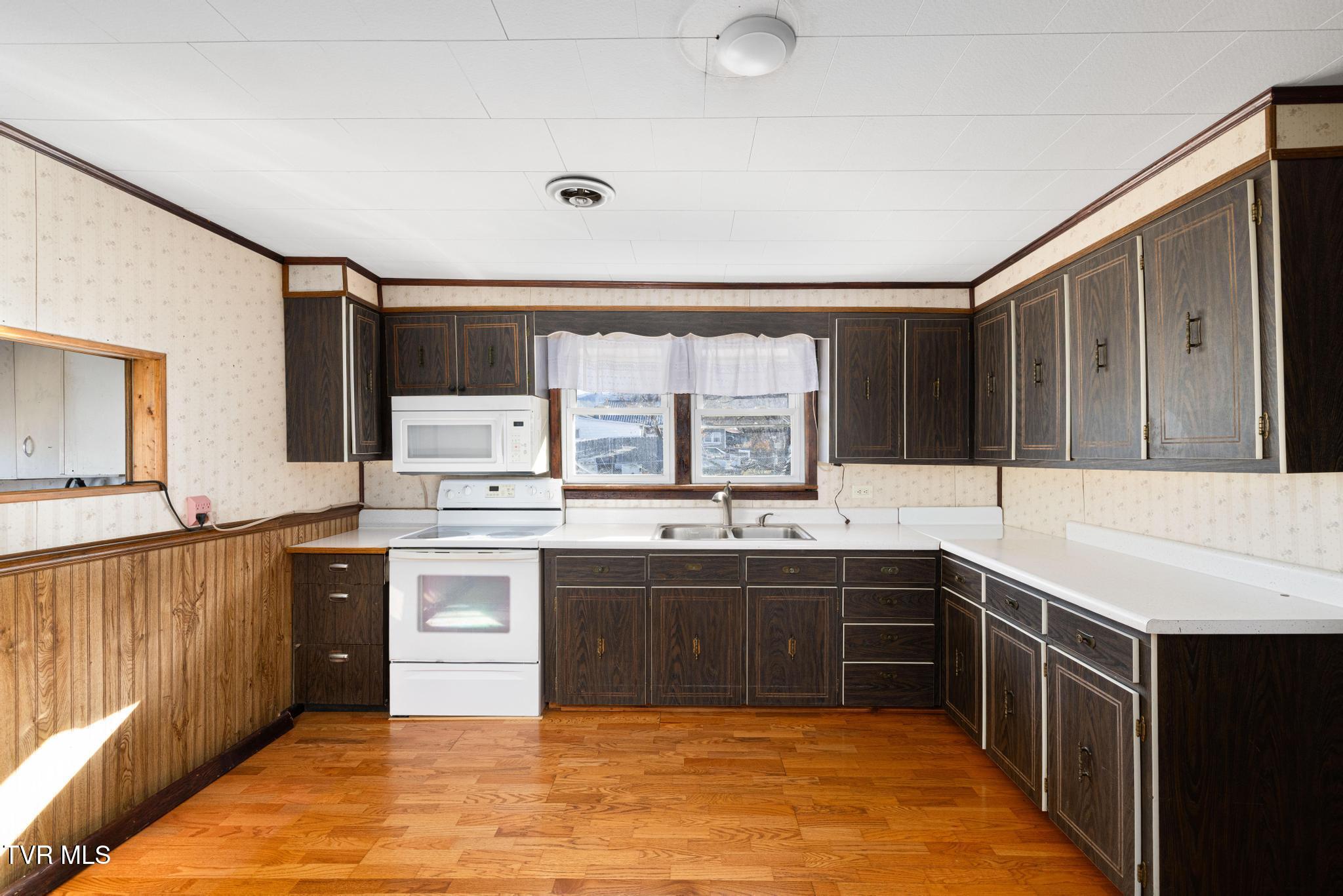 602 Monroe Street Erwin, TN 37650 - Photo 20 of 53 IMG_4586