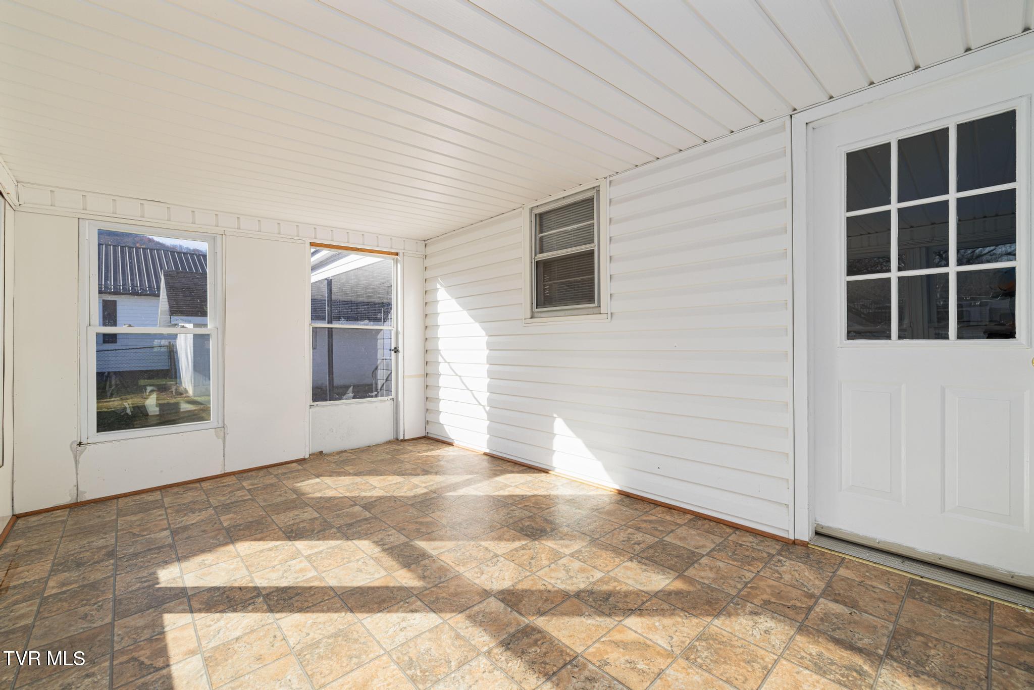 602 Monroe Street Erwin, TN 37650 - Photo 35 of 53 IMG_4678