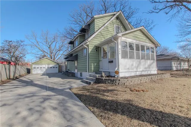 $255,000 | 904 Pinkston Avenue, Grandview, MO 64030