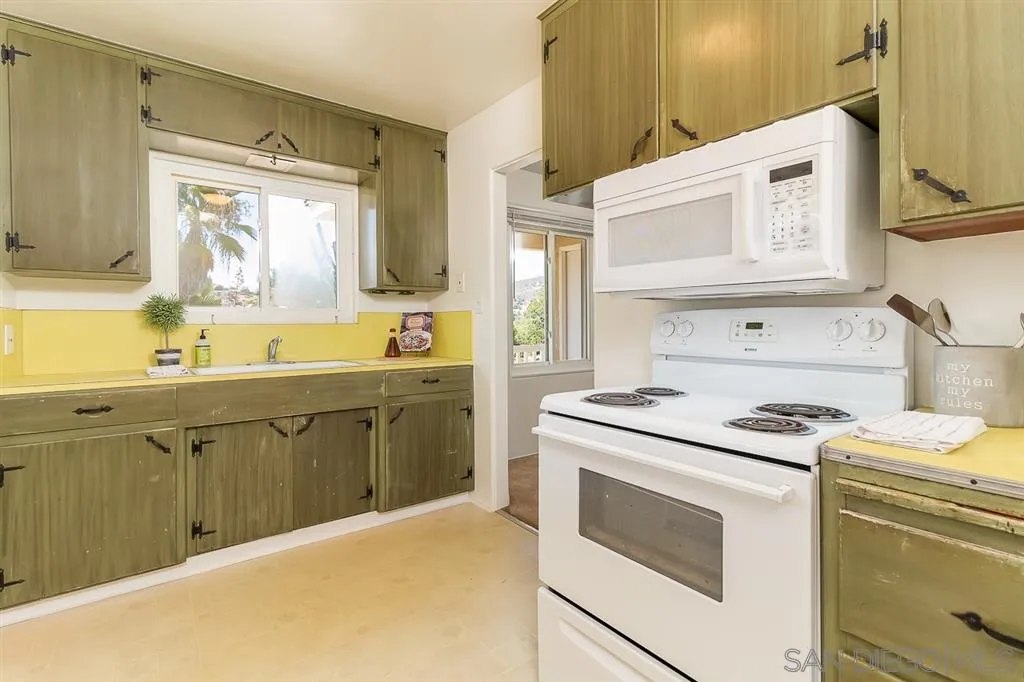 12196 Gay Rio Terrace Lakeside, CA 92040 - Photo 8 of 25 Gallery Image 8