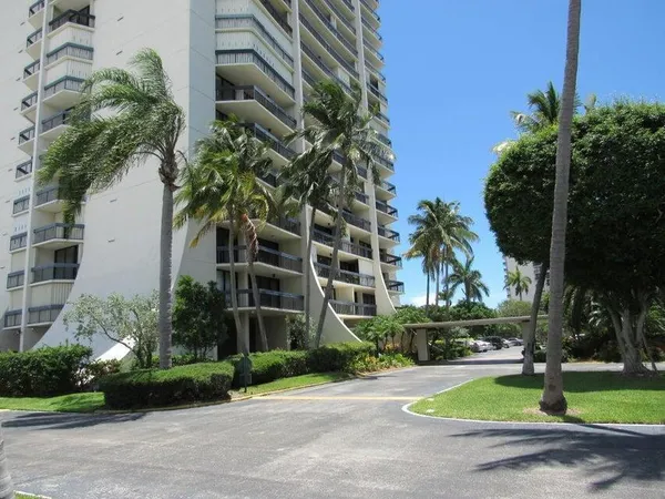 $3,100 | 2400 Presidential Way, Unit 1803, West Palm Beach, FL 33401