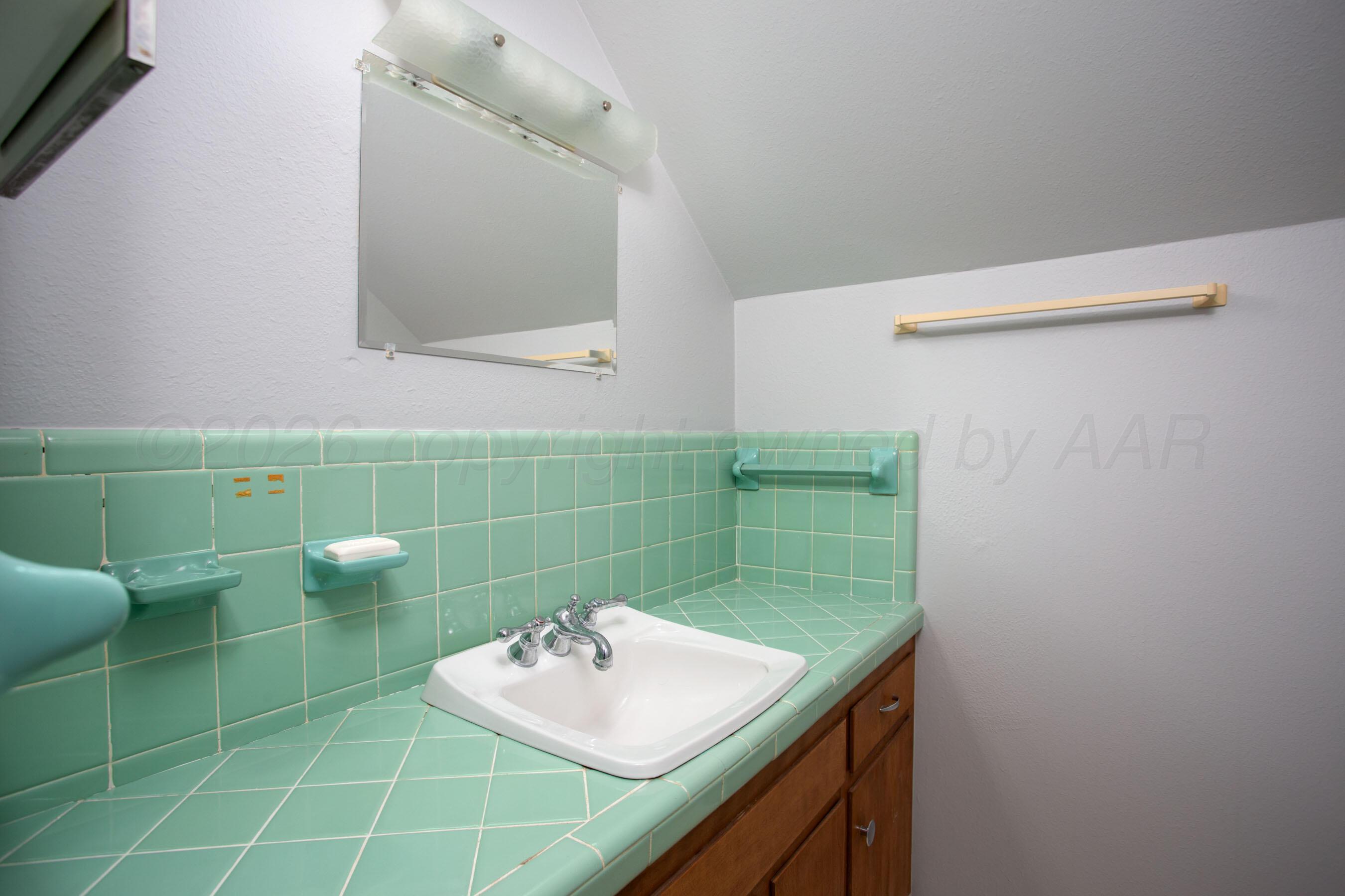 5003 Klinke Road Amarillo, TX 79108 - Photo 26 of 35 Vanity area upstairs for extra space