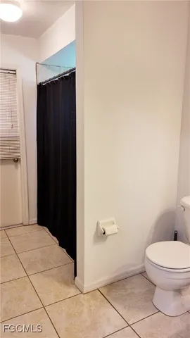 a bathroom with a toilet