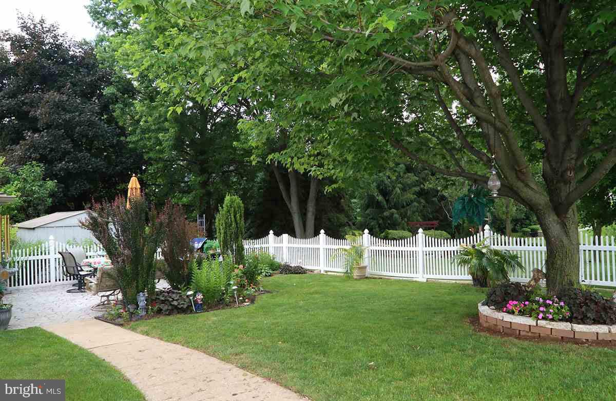 5240 Board Road Mount Wolf, PA 17347 - Photo 2 of 24 Gallery Image 2
