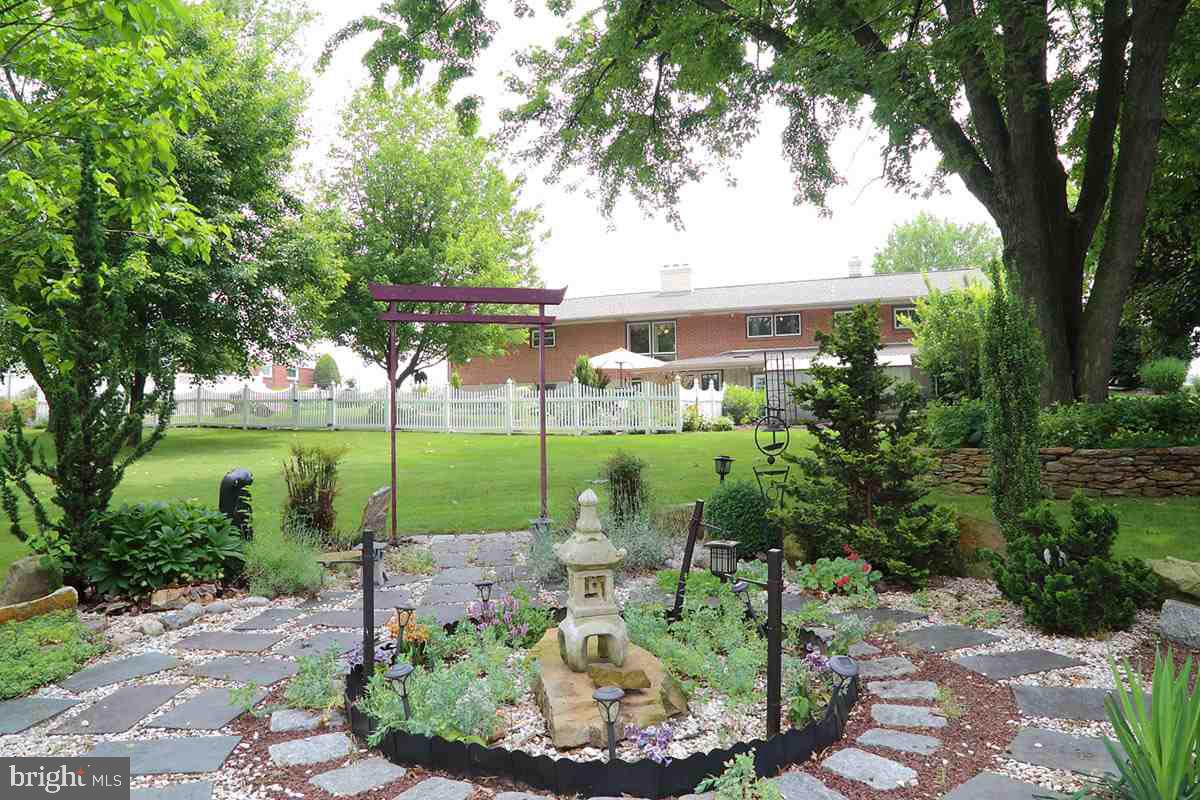 5240 Board Road Mount Wolf, PA 17347 - Photo 6 of 24 Gallery Image 6