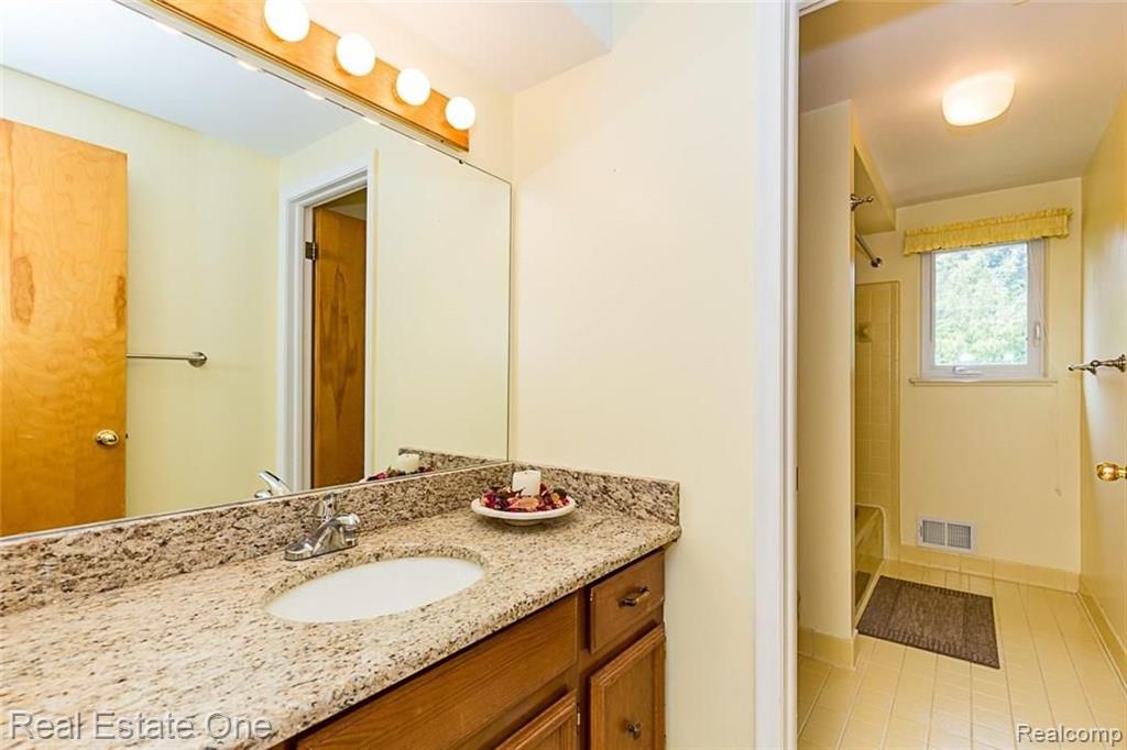 762 Baylor Road Rochester Hills, MI 48309 - Photo 20 of 31