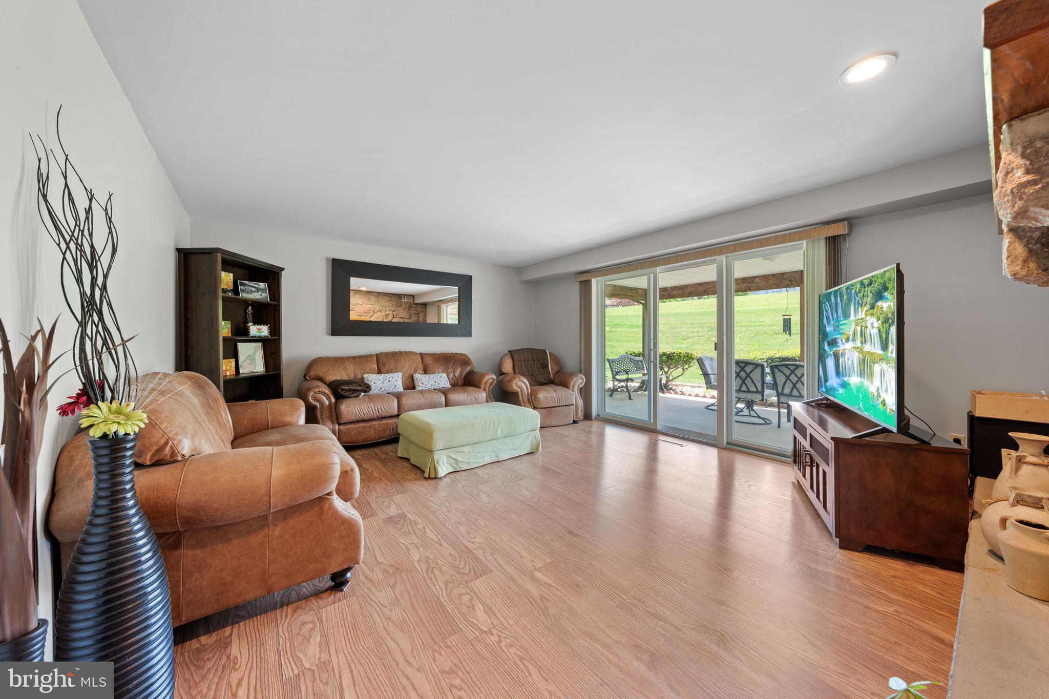 947 Tamenend Road Bath, PA 18014 - Photo 4 of 61