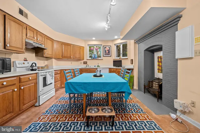 $1,590,000 | 2516 Cliffbourne Place Northwest, Washington, DC 20009