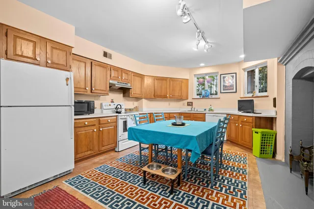 $1,590,000 | 2516 Cliffbourne Place Northwest, Washington, DC 20009