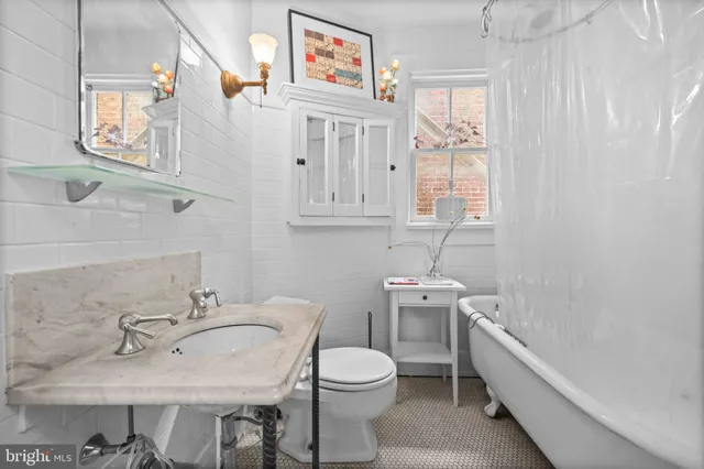 $1,590,000 | 2516 Cliffbourne Place Northwest, Washington, DC 20009