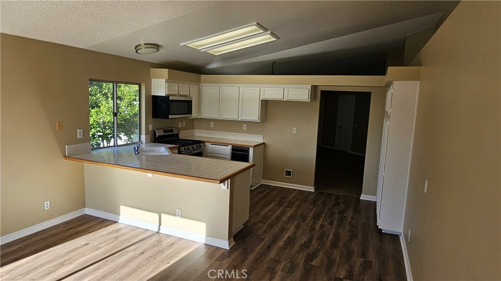 1826 Avenida San Sebastian Perris, CA 92571 - Photo 5 of 11