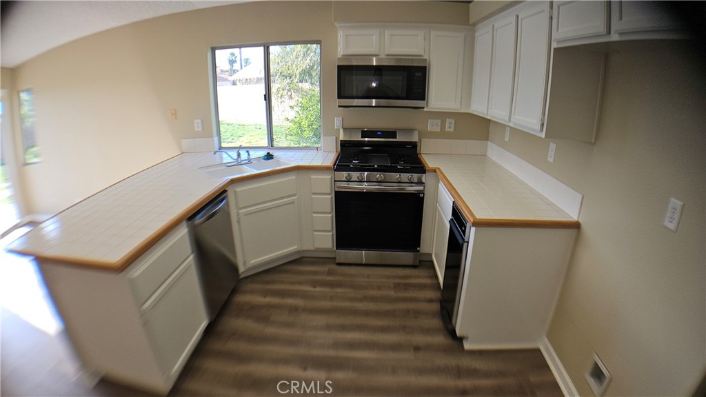 1826 Avenida San Sebastian Perris, CA 92571 - Photo 7 of 11