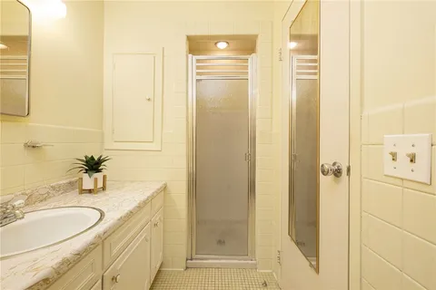 $575,000 | 401 Bellevue Avenue, Unit 308, Newport, RI 02840