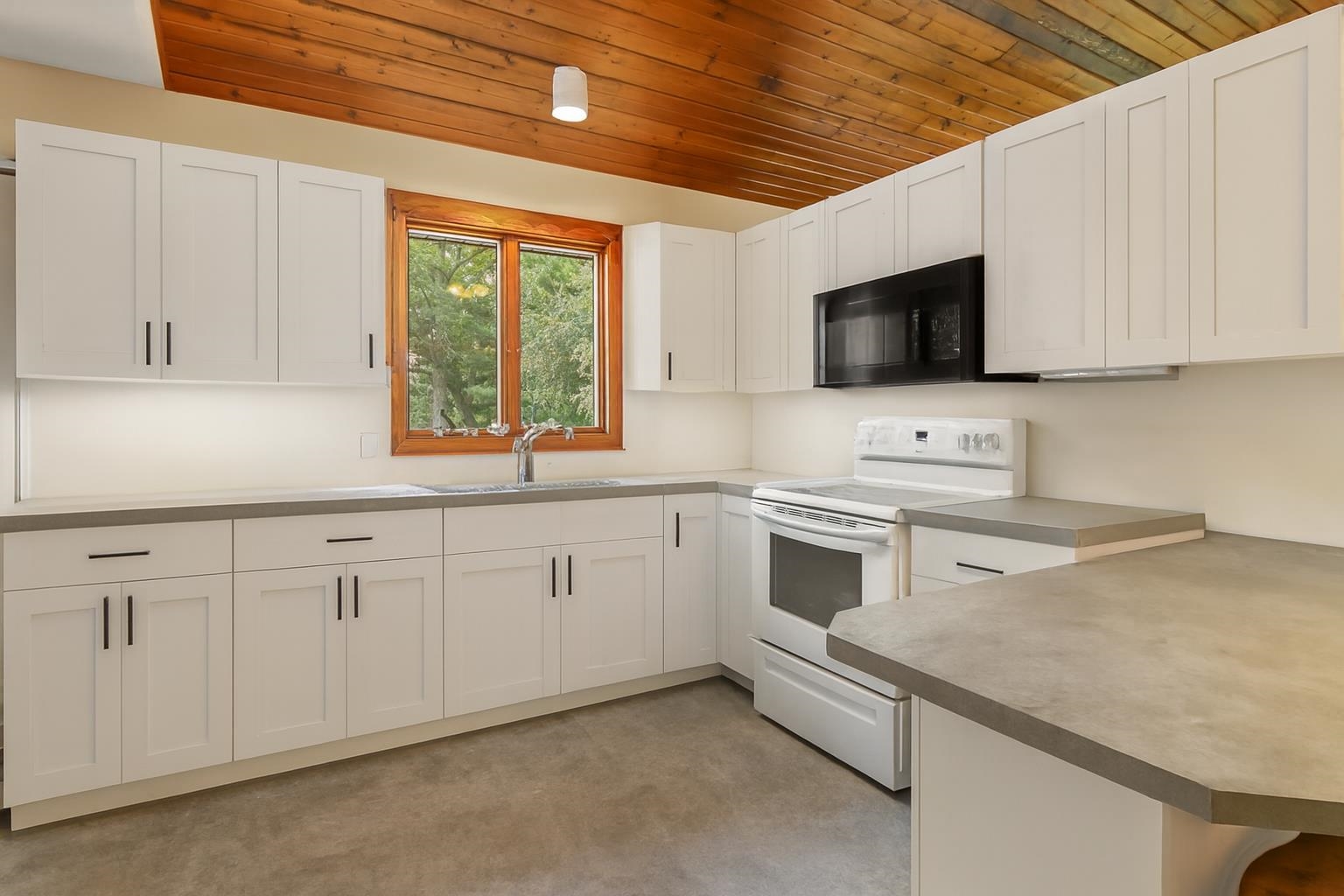 88 East Waterloo Road Waterloo, WI 53594 - Photo 6 of 29