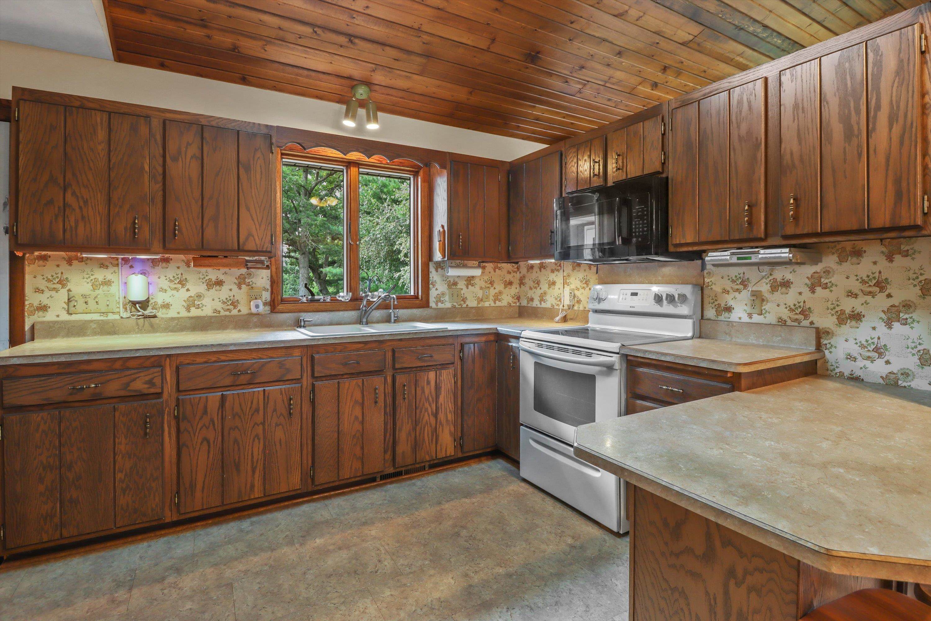 88 East Waterloo Road Waterloo, WI 53594 - Photo 7 of 29