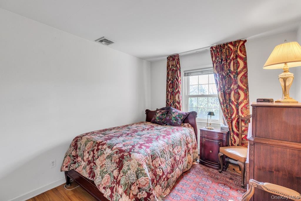 185 Whistler Road Manhasset, NY 11030 - Photo 15 of 25