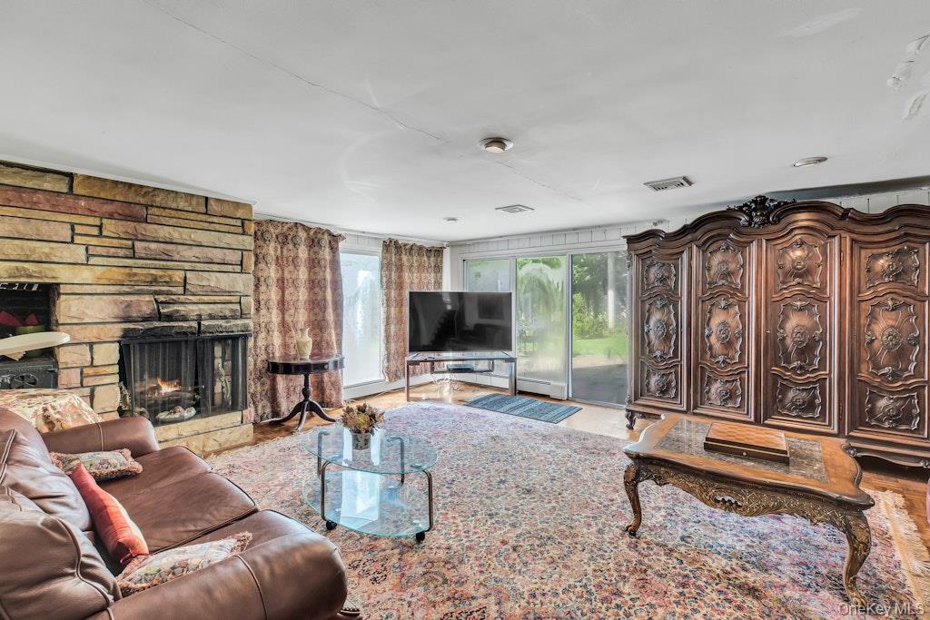 185 Whistler Road Manhasset, NY 11030 - Photo 18 of 25