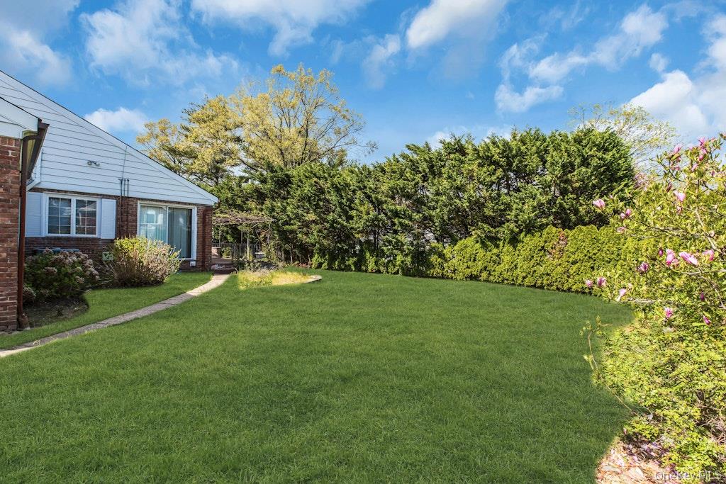 185 Whistler Road Manhasset, NY 11030 - Photo 20 of 25