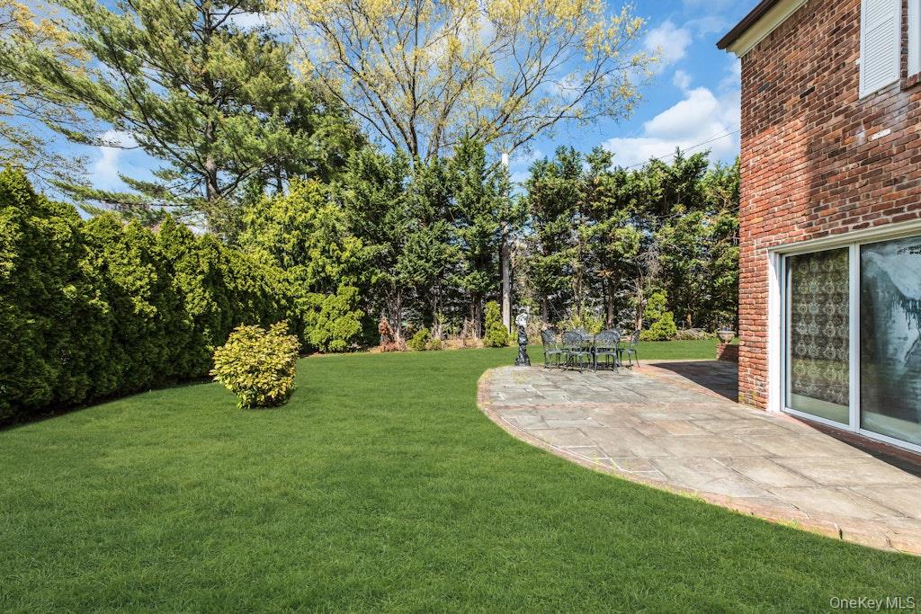 185 Whistler Road Manhasset, NY 11030 - Photo 23 of 25