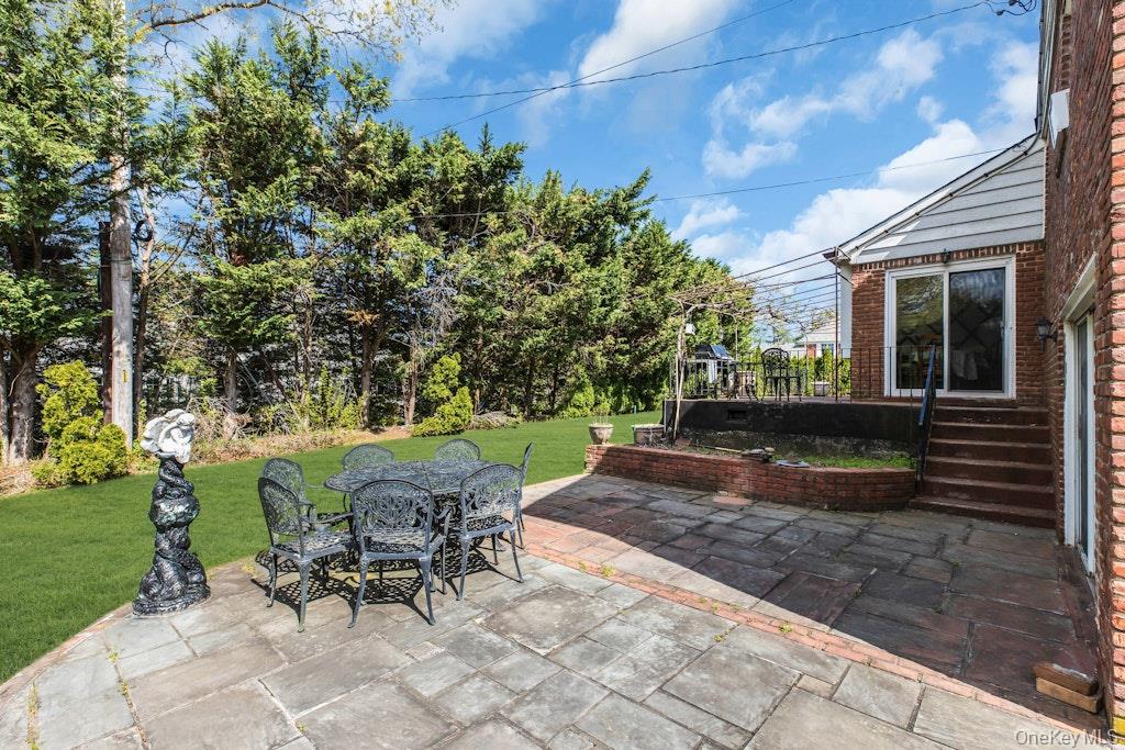 185 Whistler Road Manhasset, NY 11030 - Photo 24 of 25