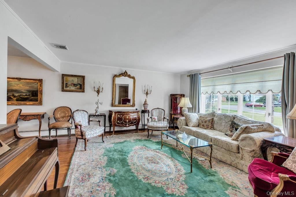 185 Whistler Road Manhasset, NY 11030 - Photo 3 of 25