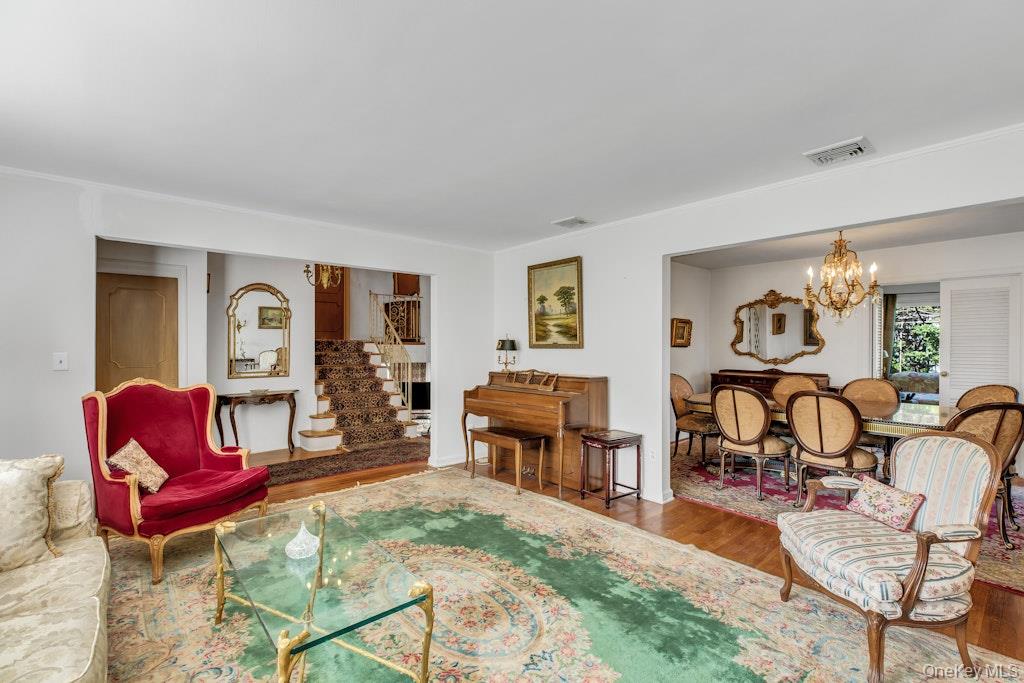 185 Whistler Road Manhasset, NY 11030 - Photo 4 of 25