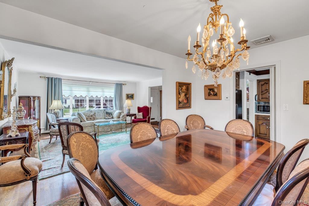 185 Whistler Road Manhasset, NY 11030 - Photo 7 of 25