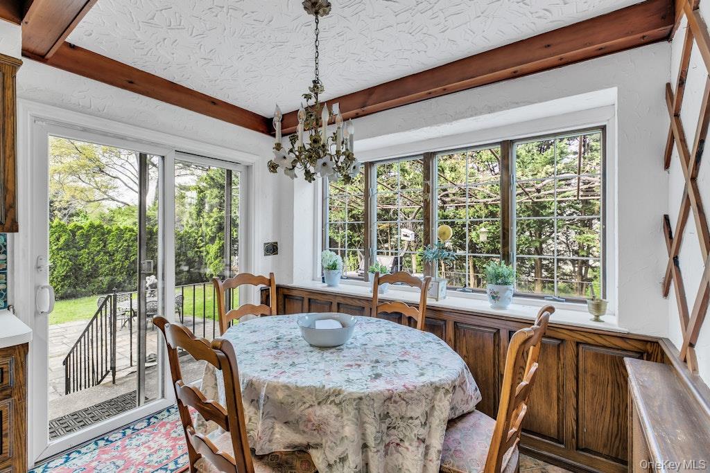 185 Whistler Road Manhasset, NY 11030 - Photo 9 of 25