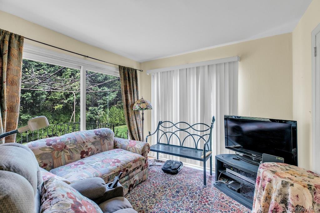185 Whistler Road Manhasset, NY 11030 - Photo 10 of 25