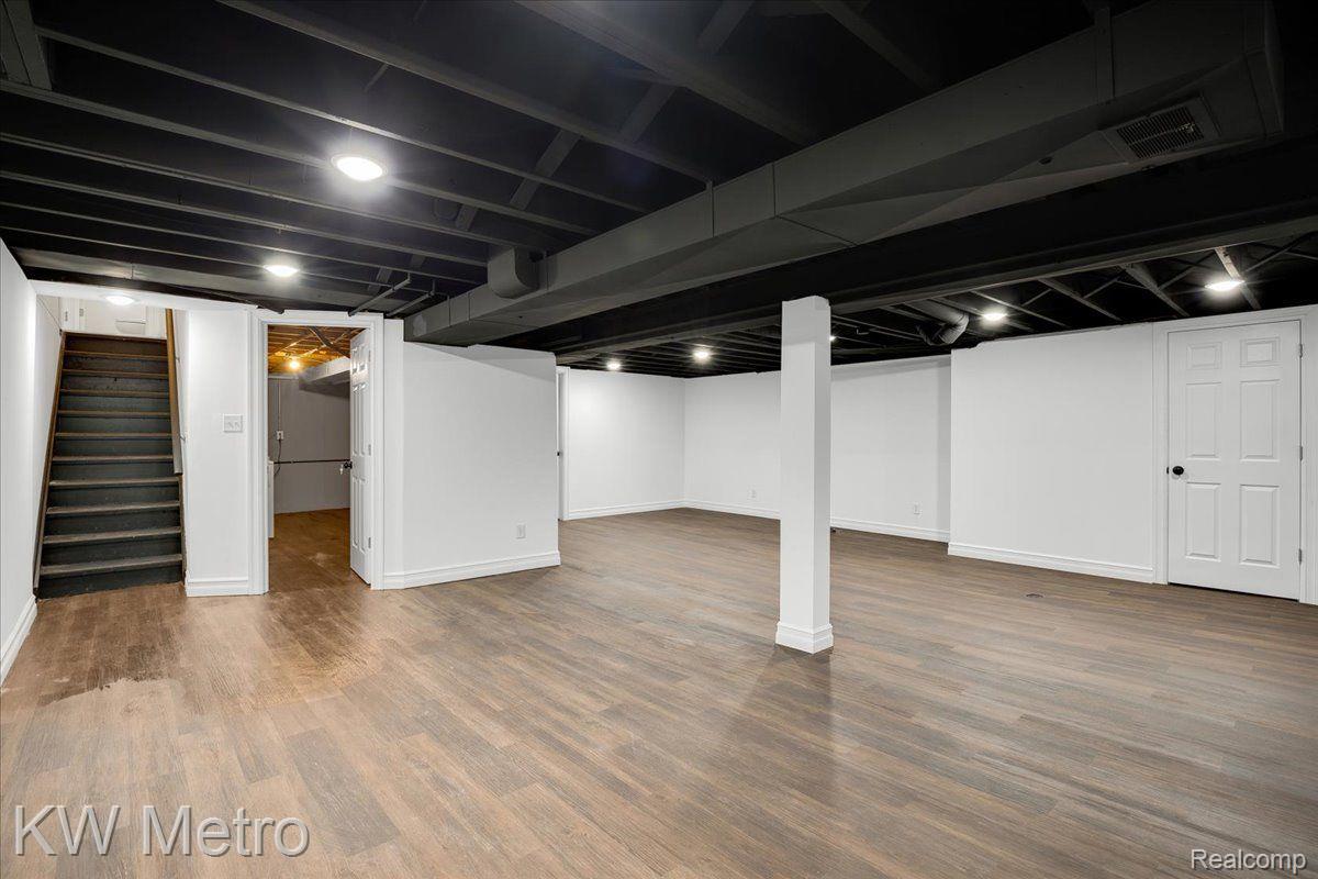 29270 Rambling Road Southfield, MI 48076 - Photo 18 of 33 Gallery Image 18