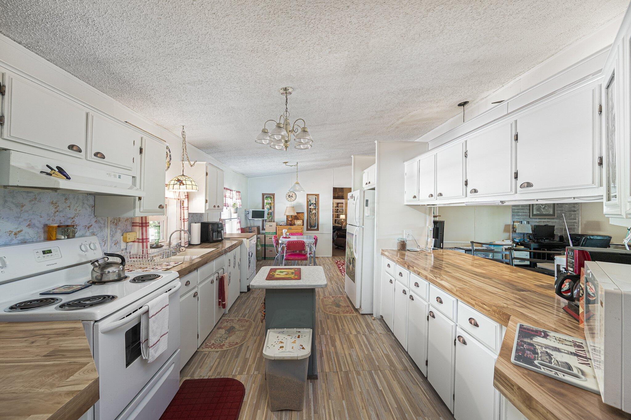 10662 Tarlton Road St. Louisville, OH 43071 - Photo 5 of 61 15-web-or-mls-10662 Tarlton Rd-15