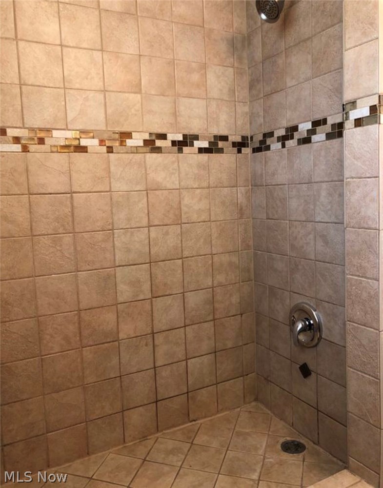1227 Haverston Road Lyndhurst, OH 44124 - Photo 22 of 35
