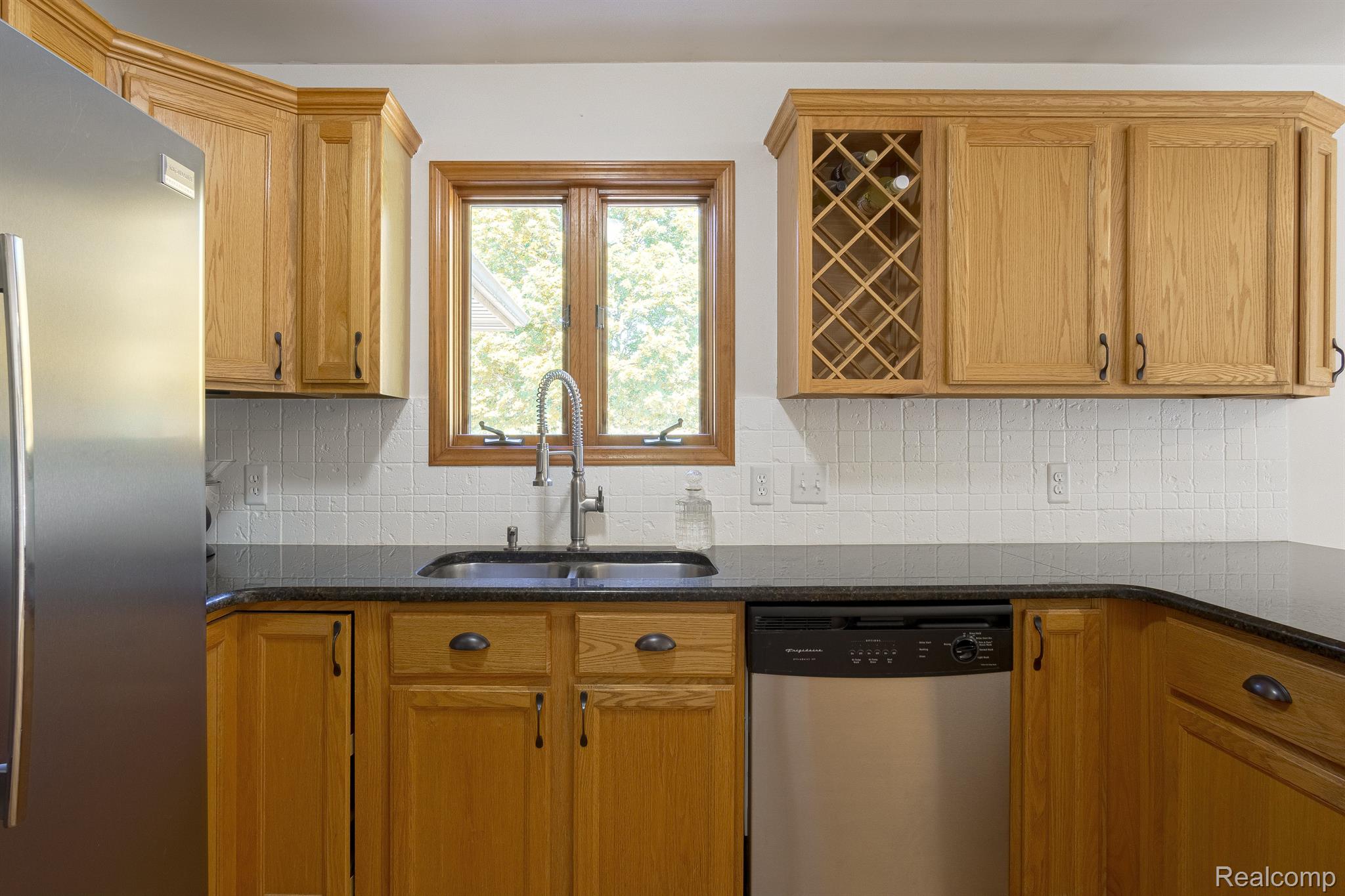 12198 Cundy Road Hartland, MI 48353 - Photo 7 of 28 Gallery Image 7