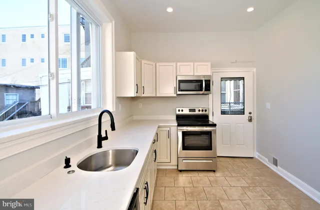 $1,725 | 241 Bridge Street, Unit A, Phoenixville, PA 19460