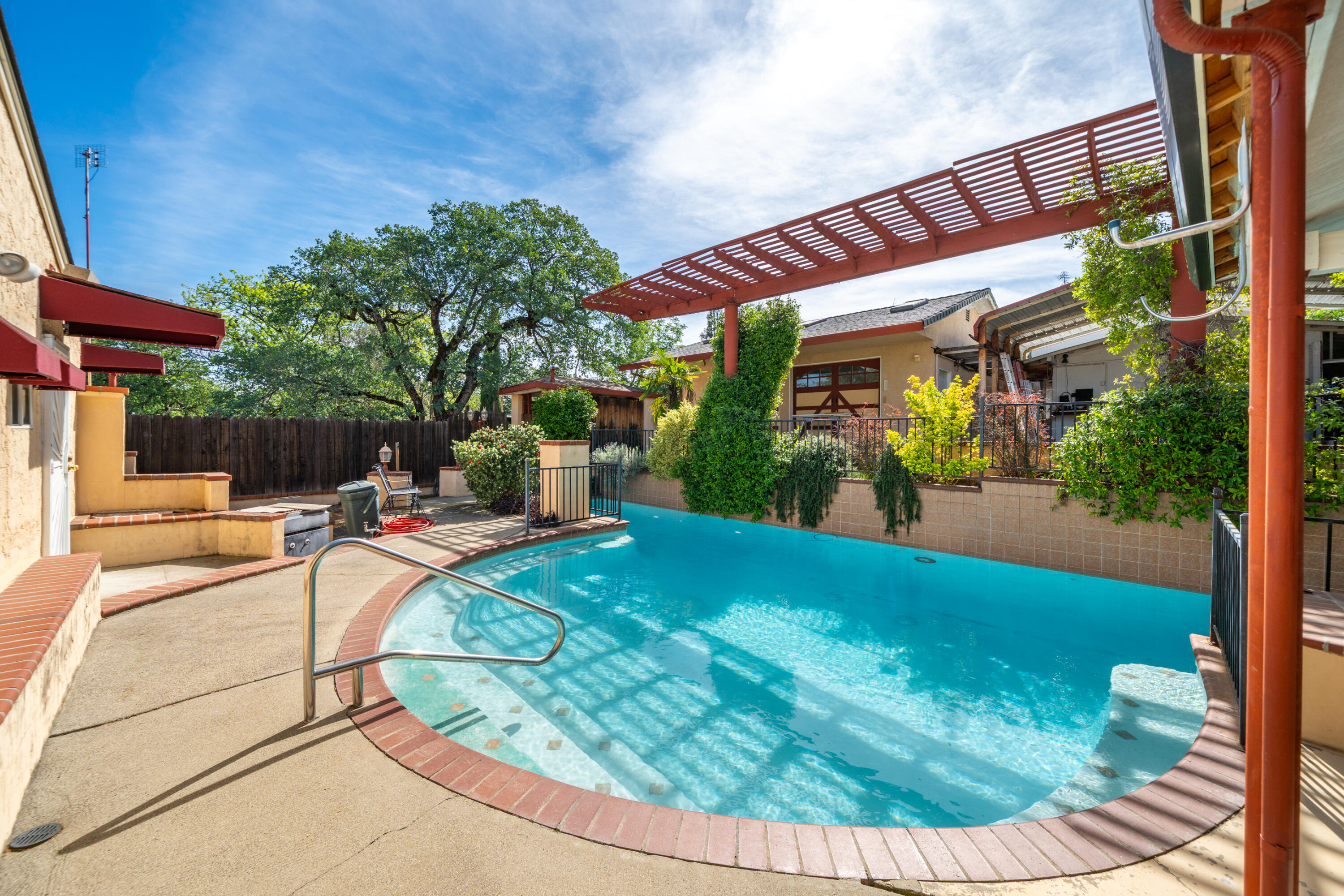 2327 Butte Street Redding, CA 96001 - Photo 2 of 24 2327 Butte St-34