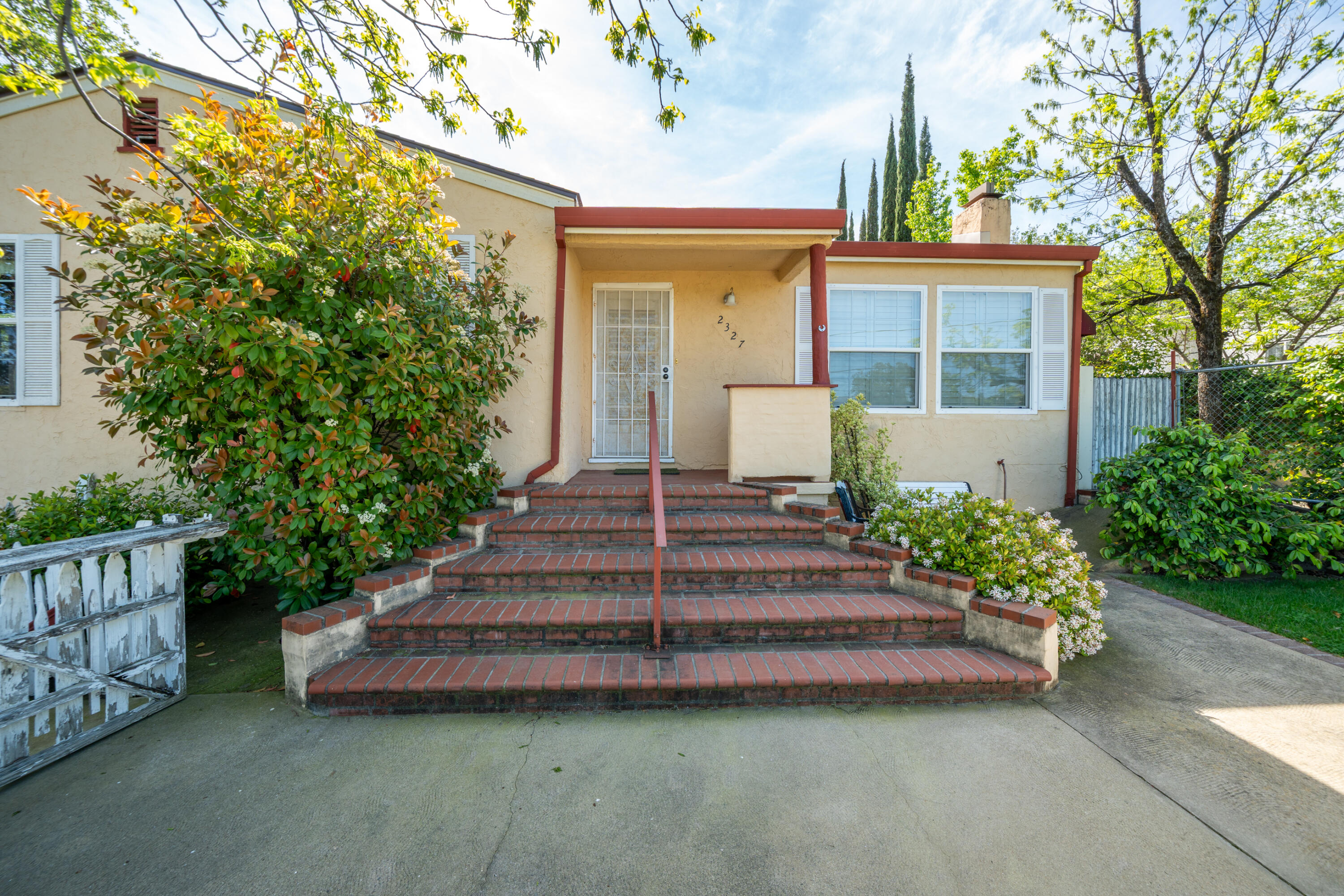 2327 Butte Street Redding, CA 96001 - Photo 4 of 24 2327 Butte St-10