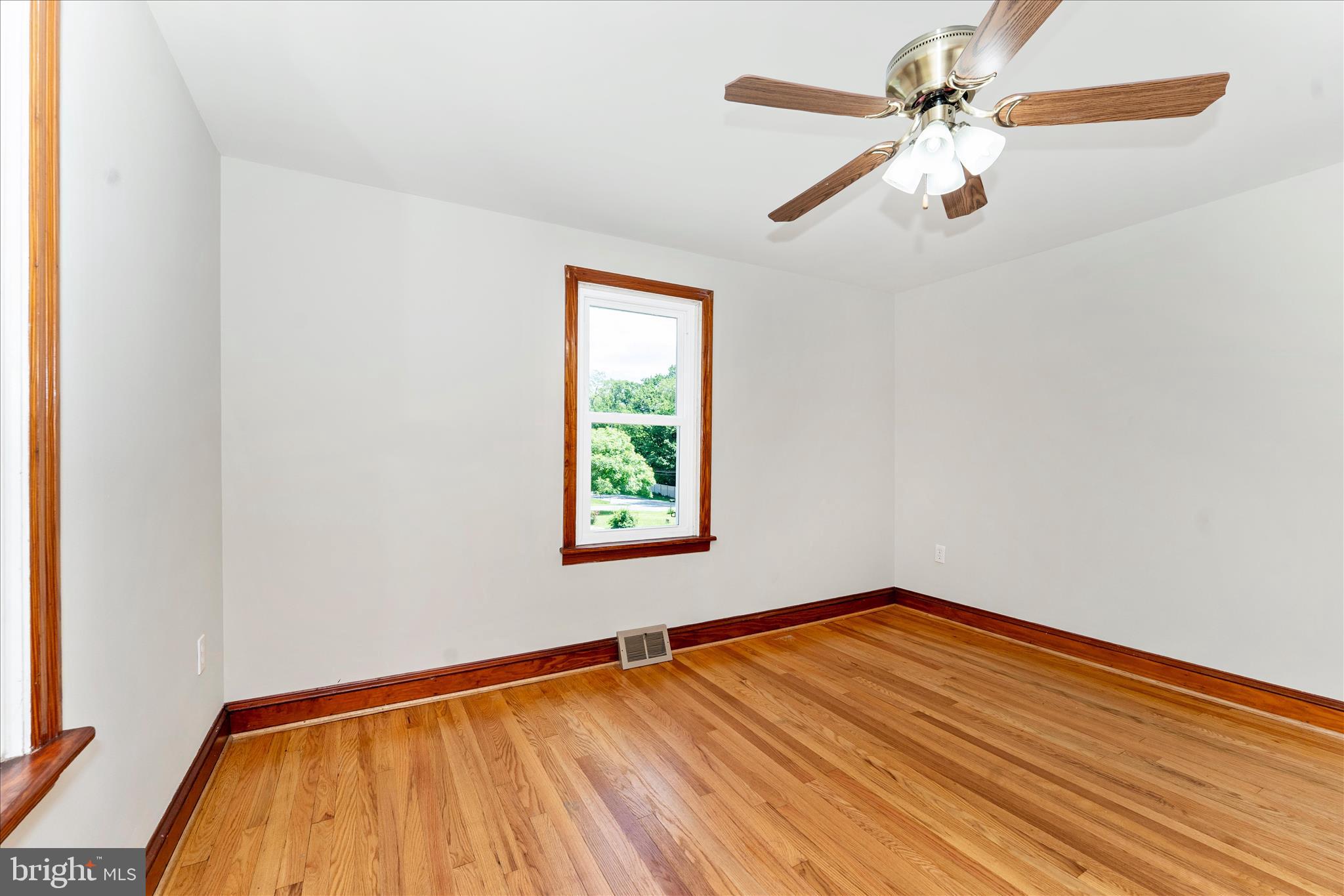 7716 Edgewood Church Road Frederick, MD 21702 - Photo 23 of 56 Bedroom 2
