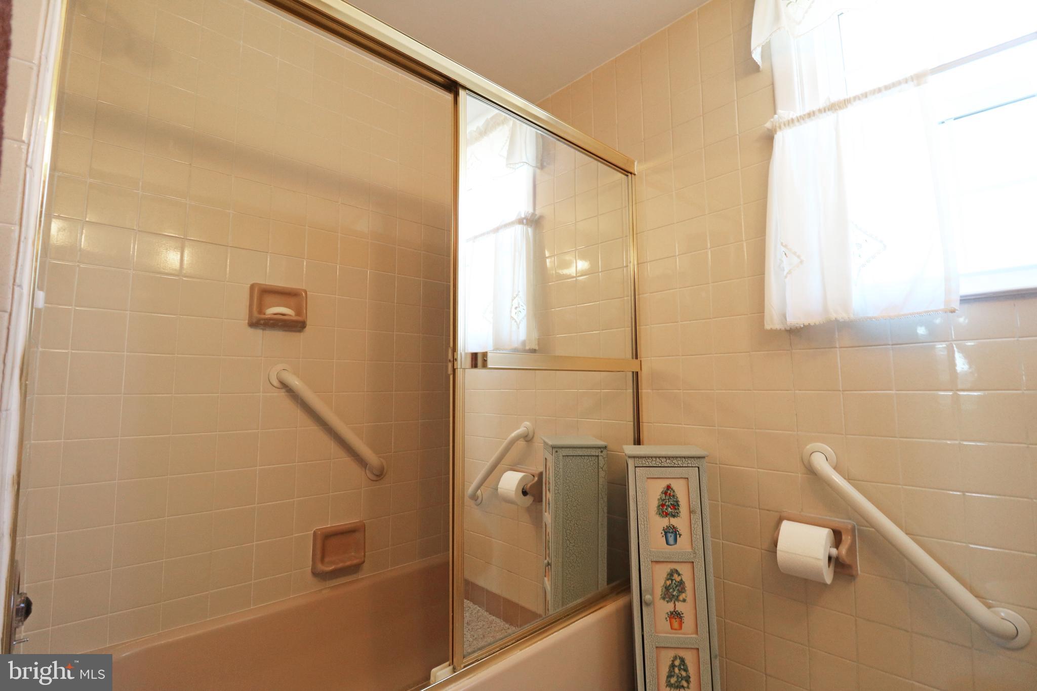 716 Cambridge Road Brookhaven, PA 19015 - Photo 24 of 42 a bathroom with a shower