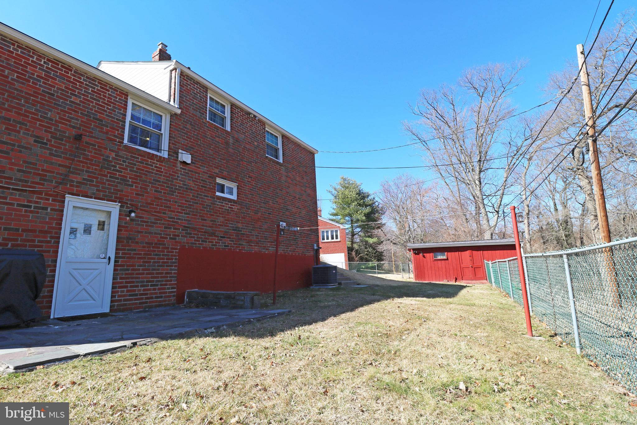 716 Cambridge Road Brookhaven, PA 19015 - Photo 39 of 42 a backyard of a house with seating space