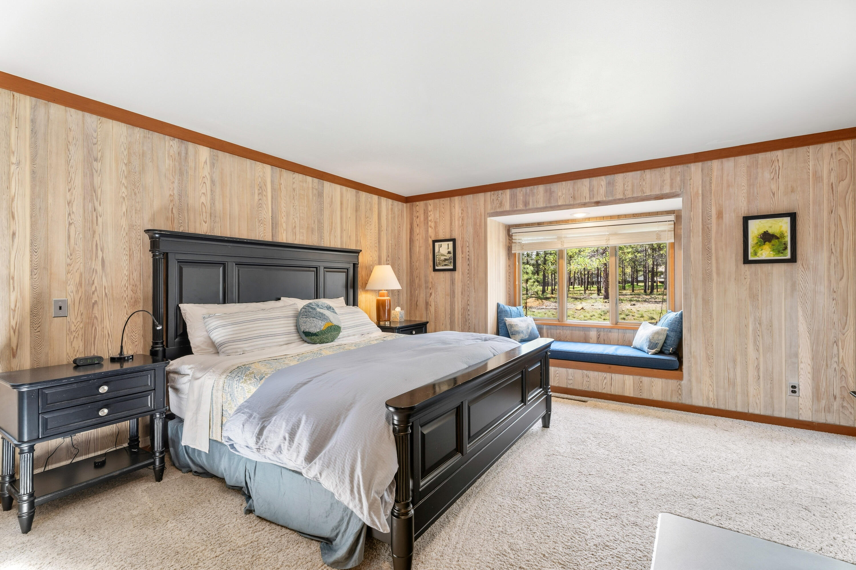 17866 Grouse Lane, Unit 3 Sunriver, OR 97707 - Photo 33 of 61 a bedroom with a bed and a window